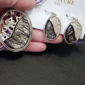 Signature NYC silver tone matching earring and necklace set